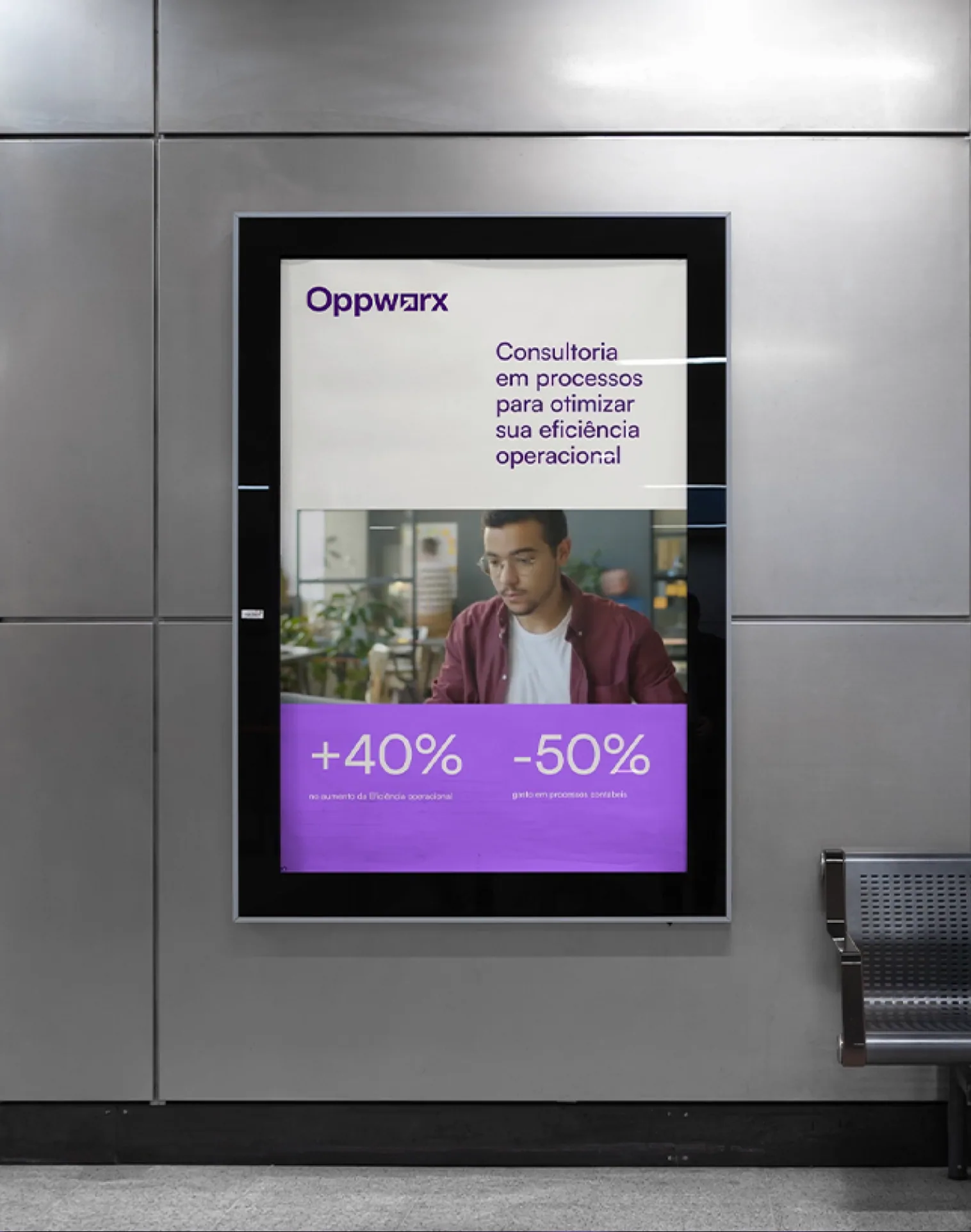 Affiche Oppworx dans une station de métro