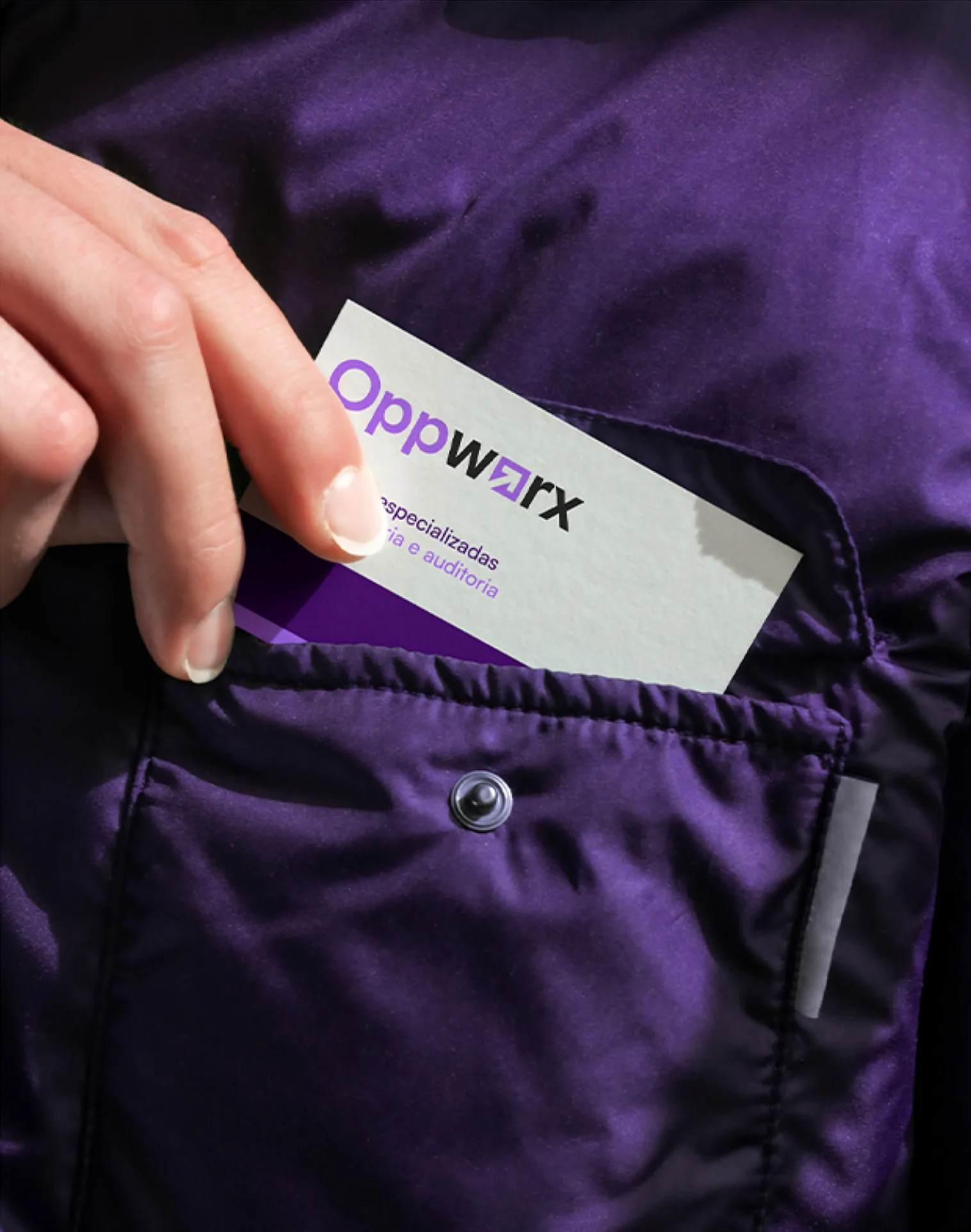 Carte de visite Oppworx dans une poche de veste